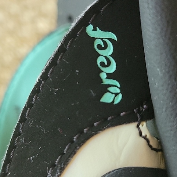REEF sandal flip flops in black and teal.  Size is 5.  In good condition. - Picture 7 of 7
